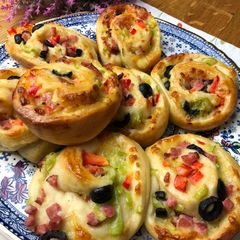 A picture of My best ever pizza party buns❤️.