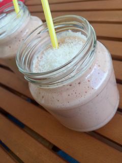 Una foto de Batido de piña, mango y fresa con jengibre