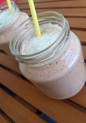 Foto principal de Batido de piña, mango y fresa con jengibre