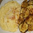 Tortilla con queso fresco y pavo acompañada de berenjena con miel