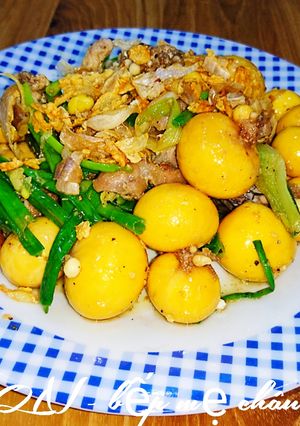 Hình của món Trứng non cháy tỏi.