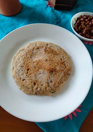 A picture of Sooji oats chilla.