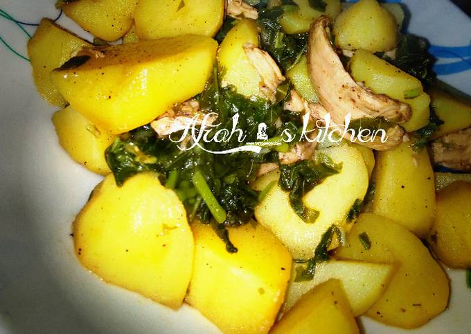 Boiled potatoes with spinach