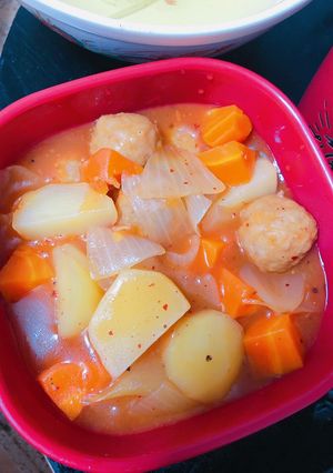 Hình của món Súp rau củ thịt viên.