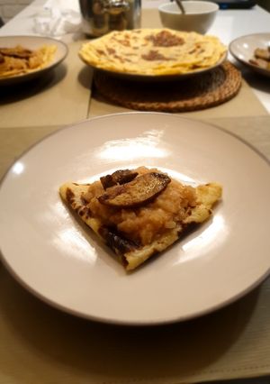 Lokše-Burgonyalepény kacsamájjal és alma csatnival (chutney) recept fotója
