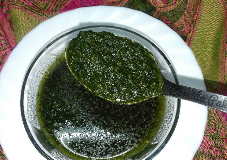 Salsa picante de menta y perejil