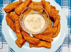 Una foto de Dedos de pollo - Chicken fingers