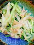 Sesame flavored onion, cucumber and tuna salad