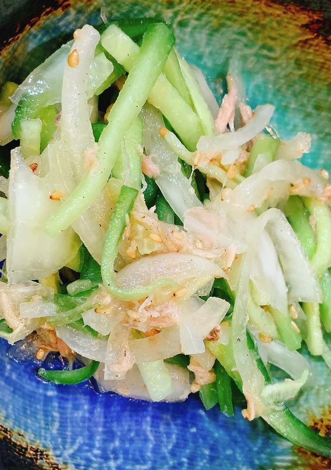 A picture of Sesame flavored onion, cucumber and tuna salad.