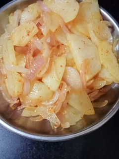 आलू प्याज़ की सब्जी (Aloo pyaz ki sabzi recipe in hindi) रेसिपी मुख्य फोटो