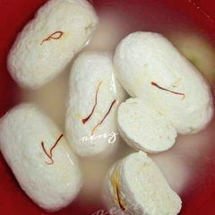 A picture of Roshogulla.