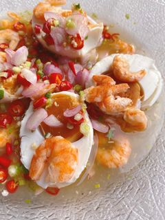 รูปของ ยำไข่เค็มกุ้งถล่ม 💥 / ยำกุ้งแห้งไข่เค็ม 🦐 🥚 🌶/ Dried shrimp & salted egg salad 🦐 🥚 🌶