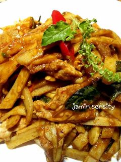 รูปของ ไก่ผัดพริกแกงหน่อไม้เหลือง