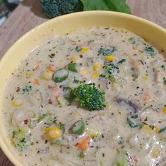 A picture of ક્રીમી વેજ સૂપ (Creamy veg soup recipe in Gujarati).