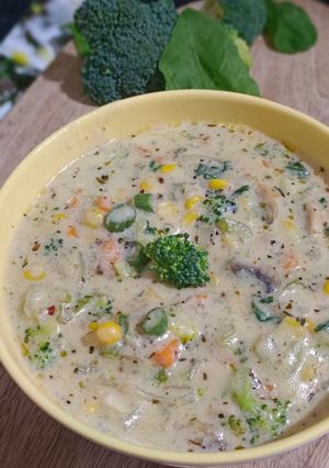 A picture of ક્રીમી વેજ સૂપ (Creamy veg soup recipe in Gujarati).