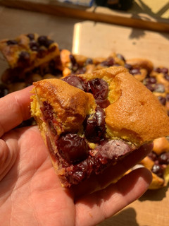 Meggyes piskóta recept fotója