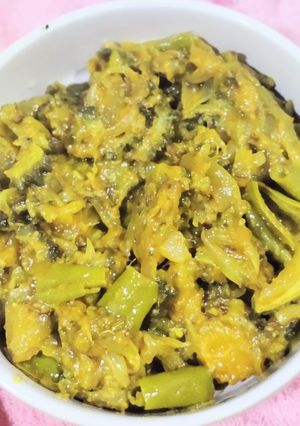 A picture of Mirchi karela.