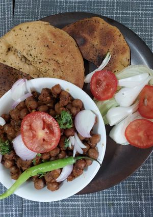 A picture of Pindi Chole with wheat Kulcha.