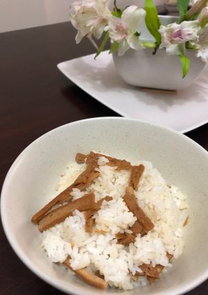 Una foto de Arroz mezclado de tofu frito estofado Japonés QUITSUNE GOJAN🇺🇾🇯🇵きつねごはん