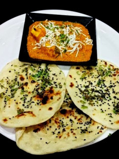 તવા બટર નાન (Tawa Butter Naan Recipe In Gujarati) રેસીપી મુખ્ય ફોટો