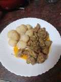 Carne de cochino en adobo con papas arrugas