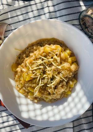 Una foto de Risotto vegano de calabacín 🥒 🌾