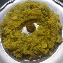 A picture of Moong daal ki sabzi bhari khichadi.
