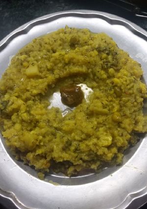 A picture of Moong daal ki sabzi bhari khichadi.