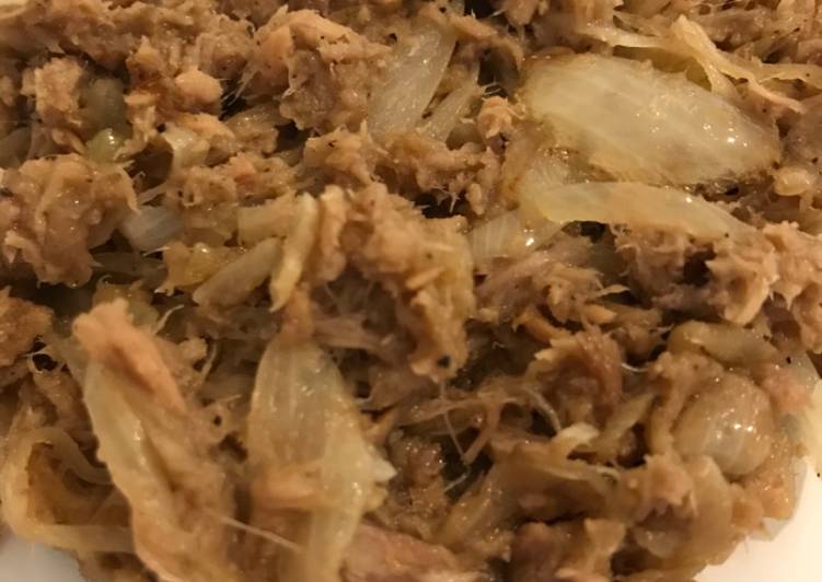 Bagaimana Menyiapkan Tuna with Onion yang Enak