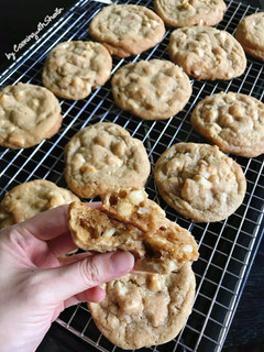 Foto resep Macadamia And White Chocolate Chips Cookies