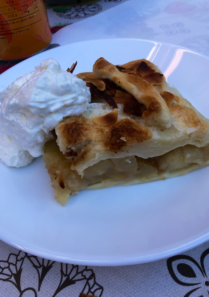 Una foto de Strudel de manzana o pera