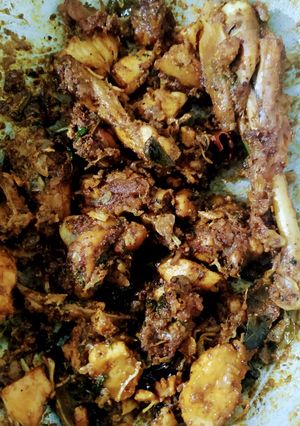நாட்டு கோழி மசாலா பிரட்டல் (Naatu Kozhi Masala Piratal Recipe in Tamil) செய்முறை முக்கிய புகைப்படம்