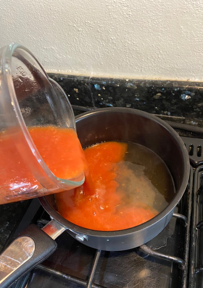 Una foto de Salsa de jitomate 🍅 para tostadas, tacos, chilaquiles y todo uso