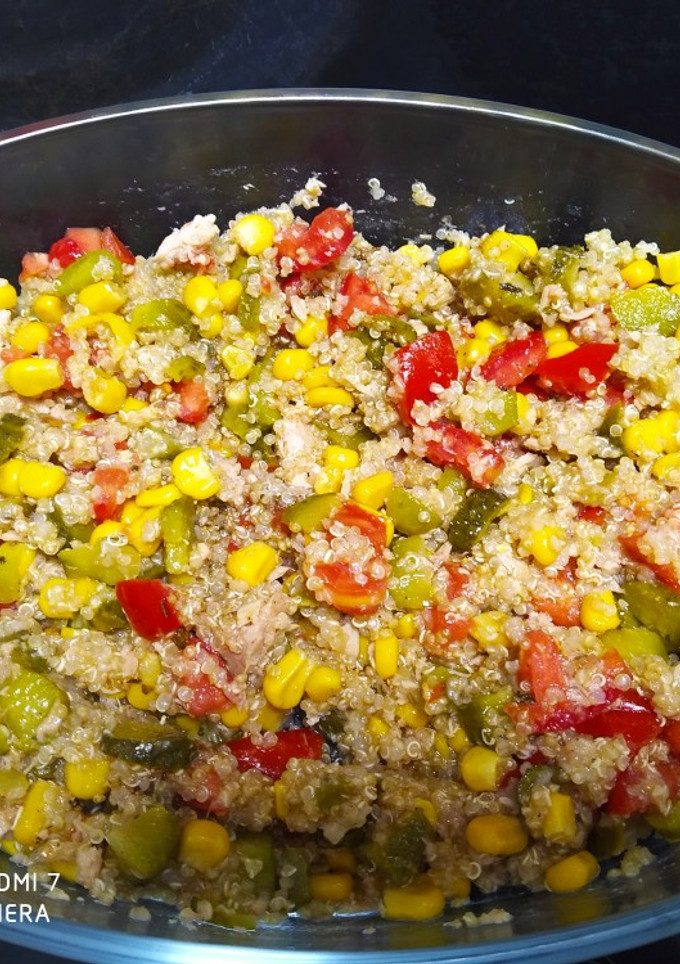 Una foto de Ensalada de quinoa a la vinagreta 😜😋