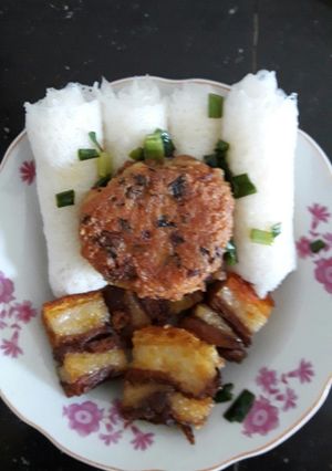A picture of Vegetarian Roast Pork, Banh Hoi, and Vegetarian Sausage.
