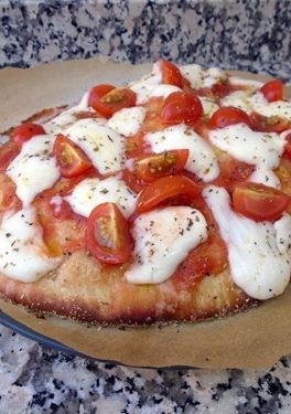 Una foto de Pizza con masa de trigo, arroz y garbanzo