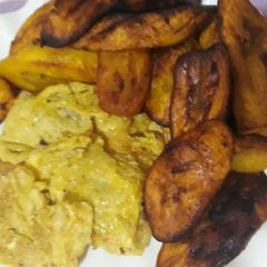A picture of Fried plantain with fried eggs.