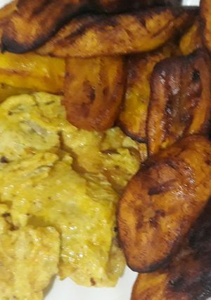 A picture of Fried plantain with fried eggs.