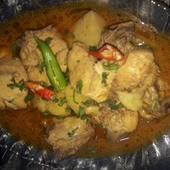 Aalu chicken ka salan🥔🍗 A picture of Aalu chicken ka salan🥔🍗.