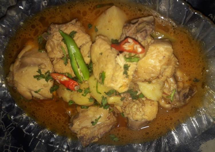 How to Make Appetizing Aalu chicken ka salan🥔🍗