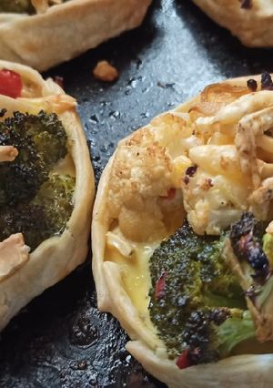 Una foto de Canastitas de brócoli y coliflor