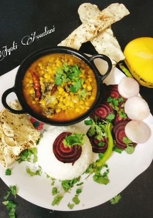 A picture of Dal palak.