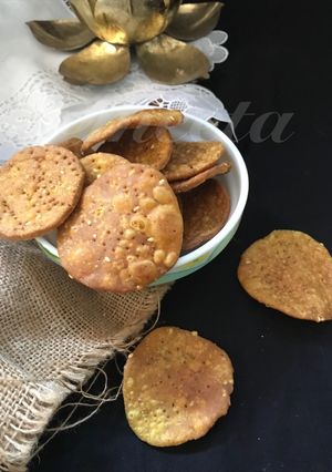 A picture of Tilachi papdi.