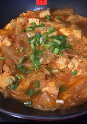 Hình của món Canh Kim Chi Nấm Kim Châm (Vegan Kimchi Soup).