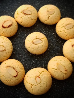 A picture of Almond Cookies 🍪 (flour less).