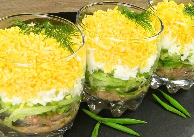 Рецепт: Салат из печени трески с рисом - Быстрый, вкусный и полезный