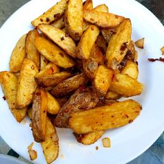 A picture of My salt pepper & Chilli Wedge Chips 😅.