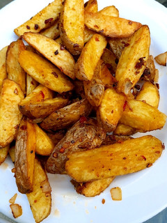 A picture of My salt pepper & Chilli Wedge Chips 😅.