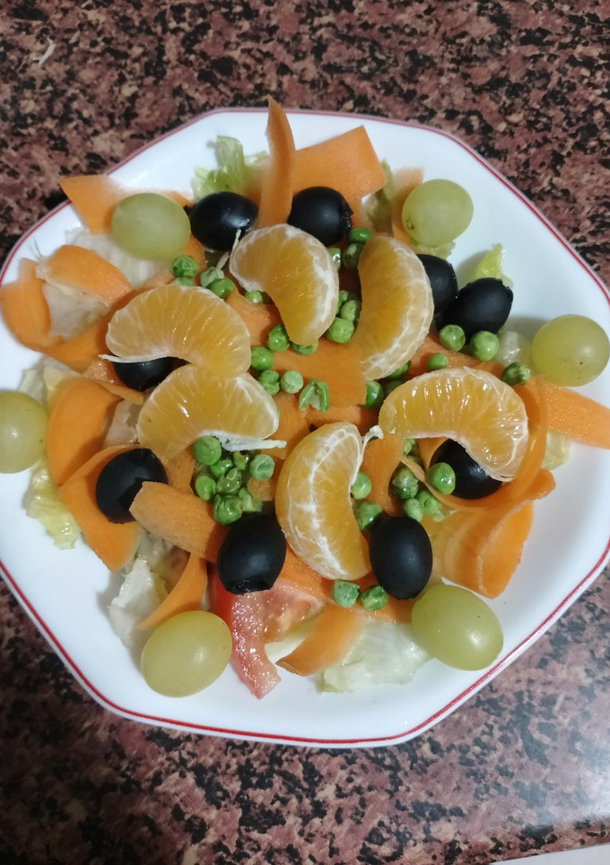 Una foto de Ensalada de guisantes y frutas