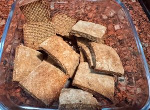 Una foto de CRACKERS de HARINA DE GARBANZO y CHÍA (muy fácil, saludables y crocantes)